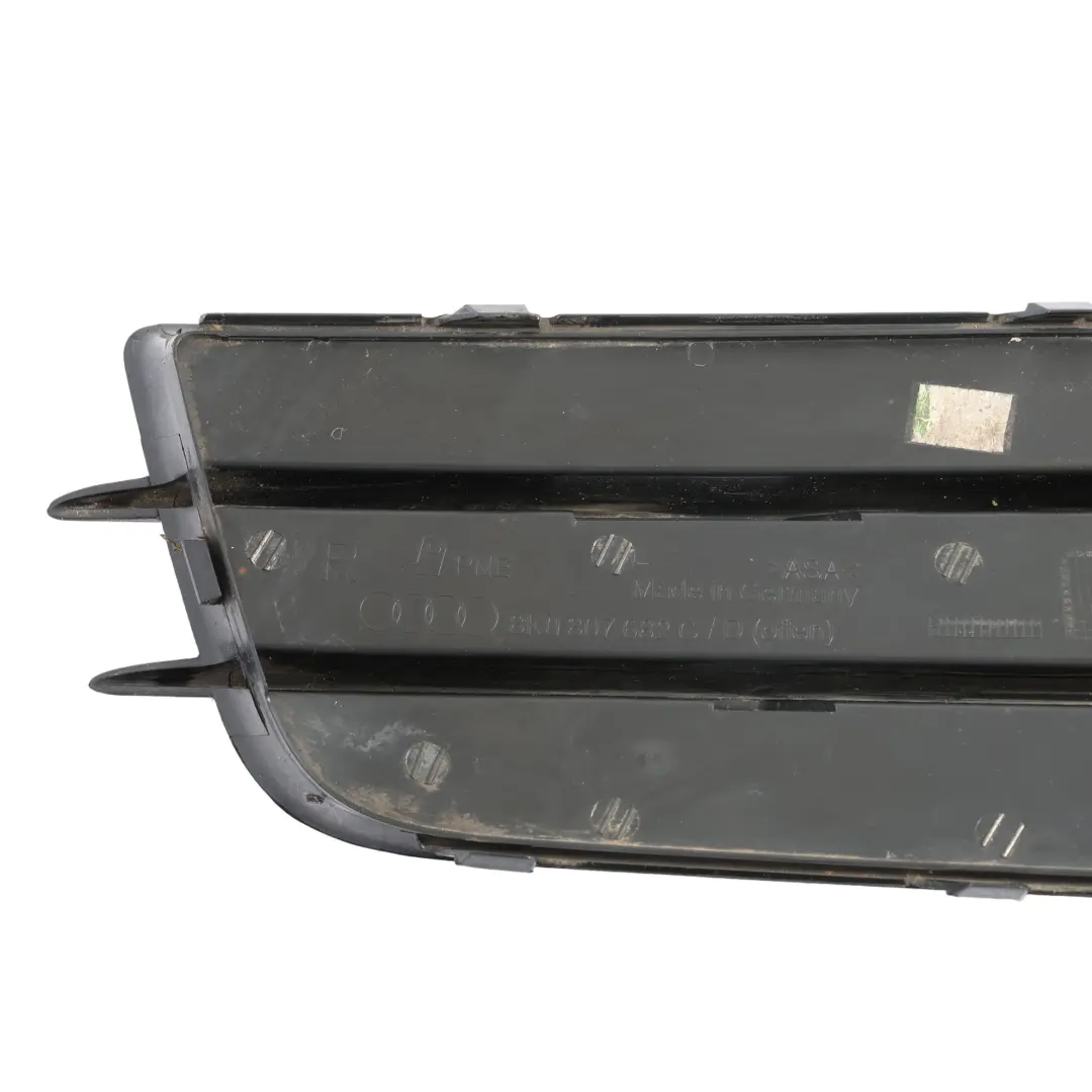 Paraurti Anteriore Fendinebbia Lampada Griglia Destro per Audi A4 B8 con numero di parte 8K0807682C Audi A4 B8 Paraurti Anteriore Fendinebbia Lampada Griglia Destro - SKU 8K0807682C - Numero di parte 8K0807682C