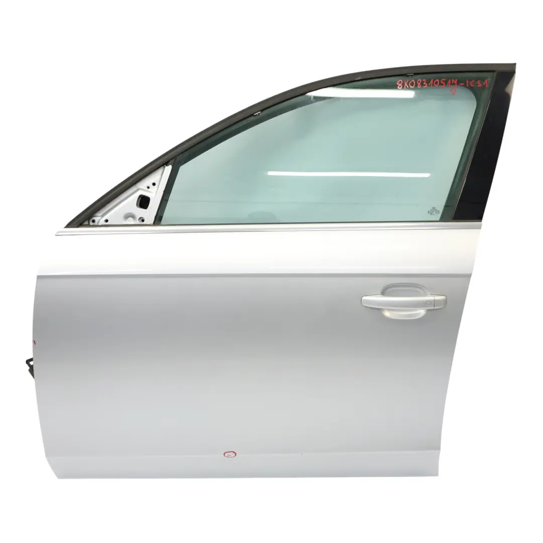 Porta Anteriore Sinistra Ice Silver Metallic Argento - X7W per Audi A4 B8 con numero di parte 8K0831051J Audi A4 B8 Porta Anteriore Sinistra Ice Silver Metallic Argento - X7W - SKU 8K0831051J-ICS1 - Numero di parte 8K0831051J