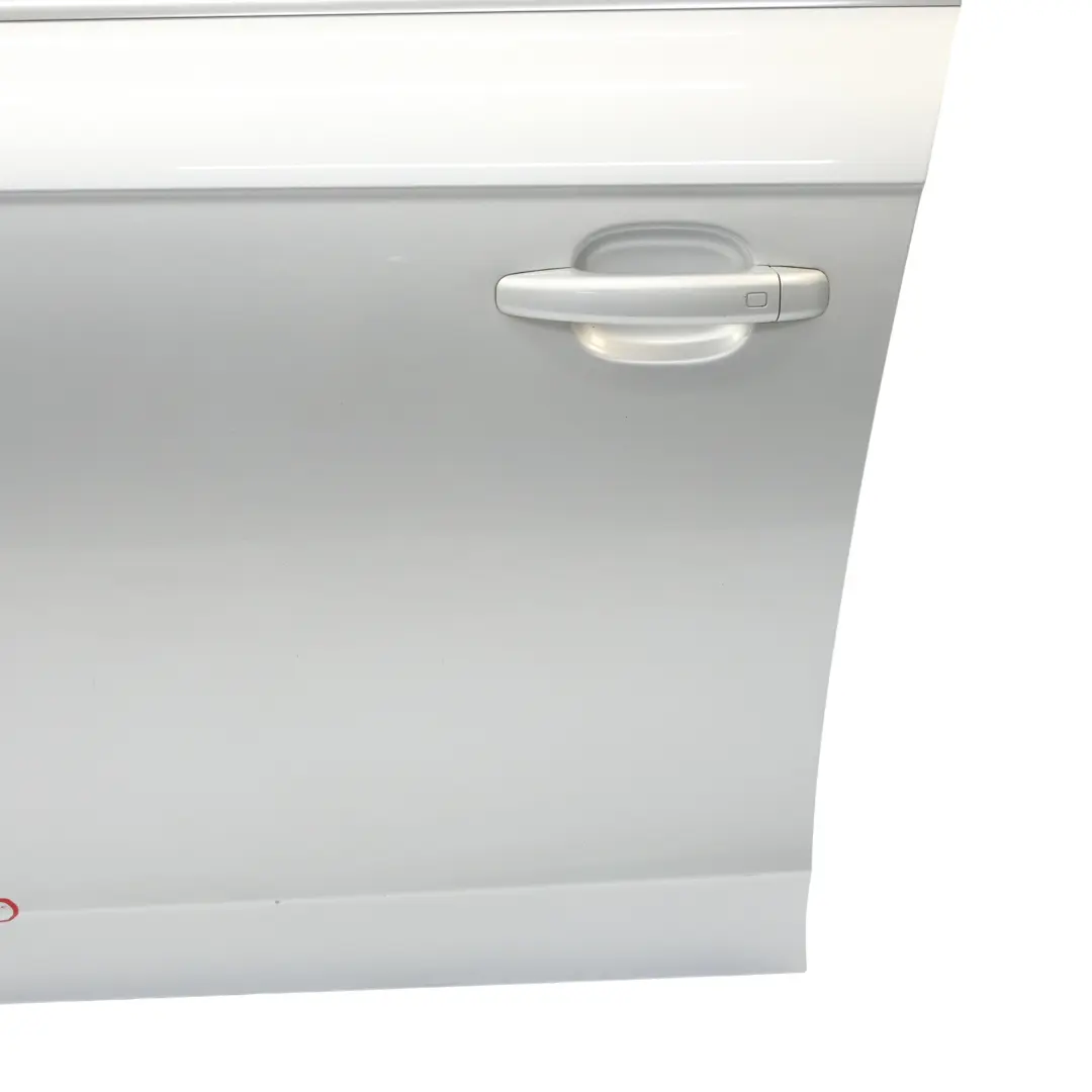 Puerta Delantera Izquierda Ice Silver Metallic Plata - X7W para Audi A4 B8 con número de pieza 8K0831051J Audi A4 B8 Puerta Delantera Izquierda Ice Silver Metallic Plata - X7W - SKU 8K0831051J-ICS1 - Número de pieza 8K0831051J