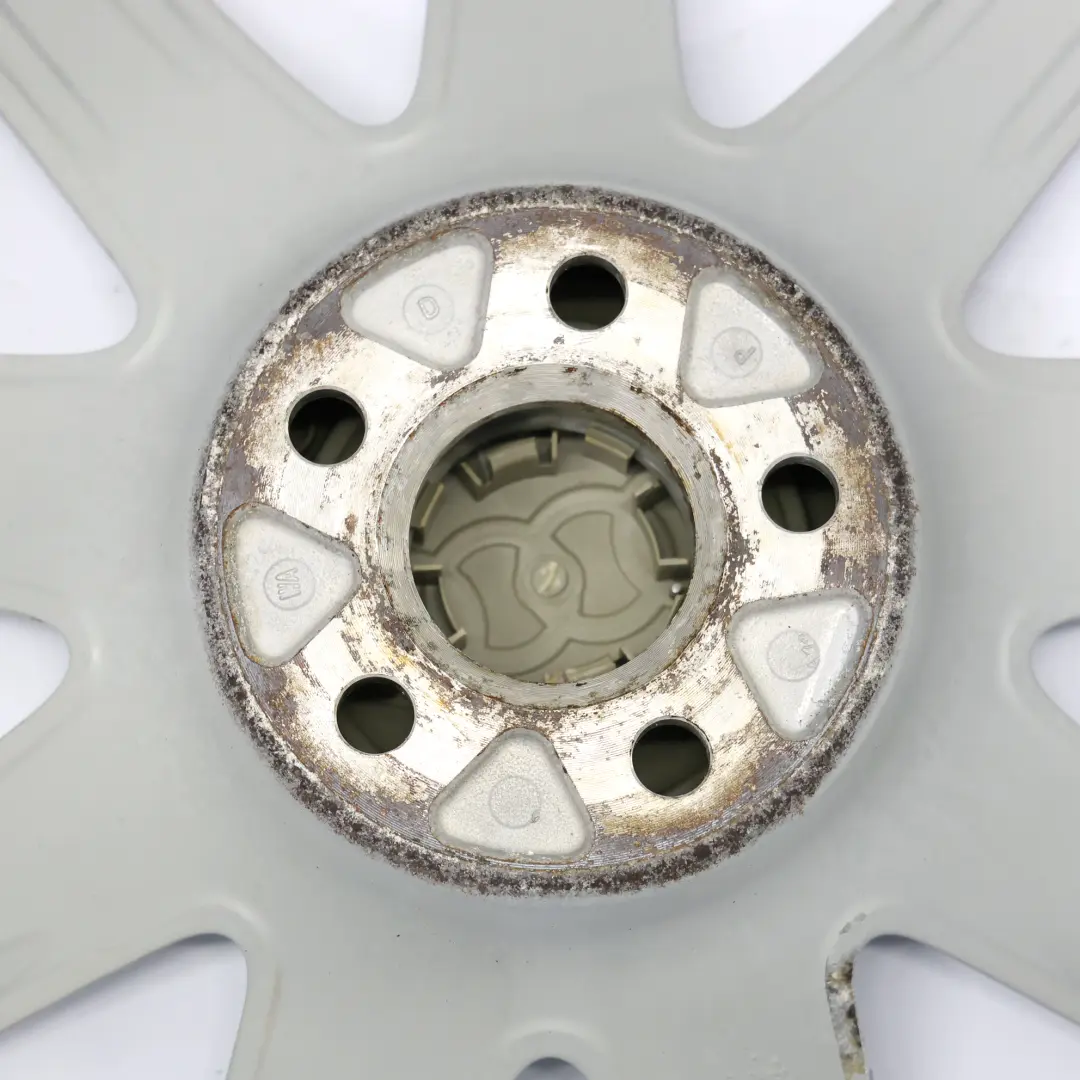 8N Jante En Alliage Argentée 18" 8J ET:33 9 Branches pour Audi TT à propos du numéro de pièce 8N0601025S Audi TT 8N Jante En Alliage Argentée 18" 8J ET:33 9 Branches - SKU 8N0601025S-2 - Numéro de pièce 8N0601025S