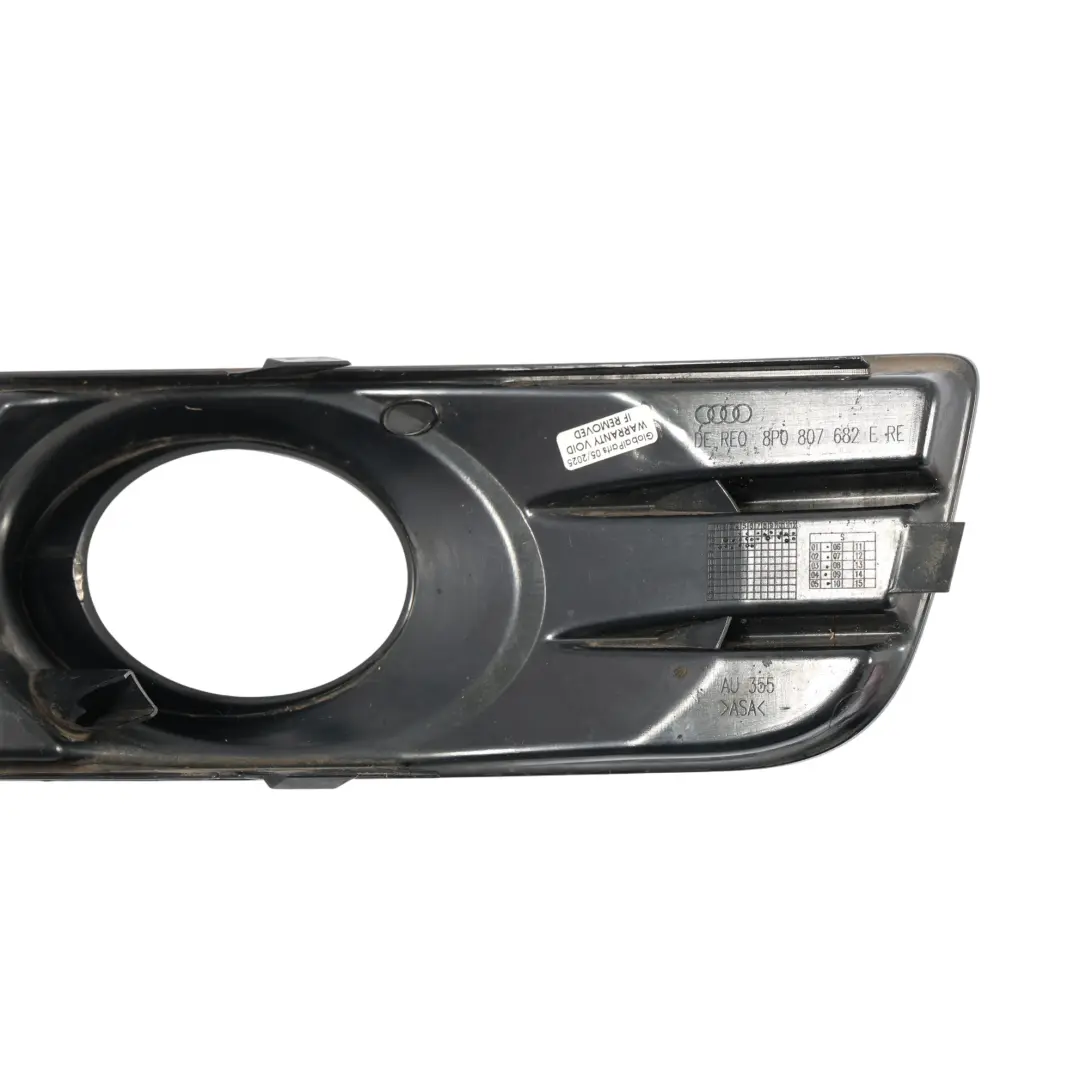 Zaślepka Osłona Halogenu Prawy Przód do Audi A3 8P o numerze 8P0807682E Audi A3 8P Zaślepka Osłona Halogenu Prawy Przód - SKU 8P0807682E - Numer Części 8P0807682E