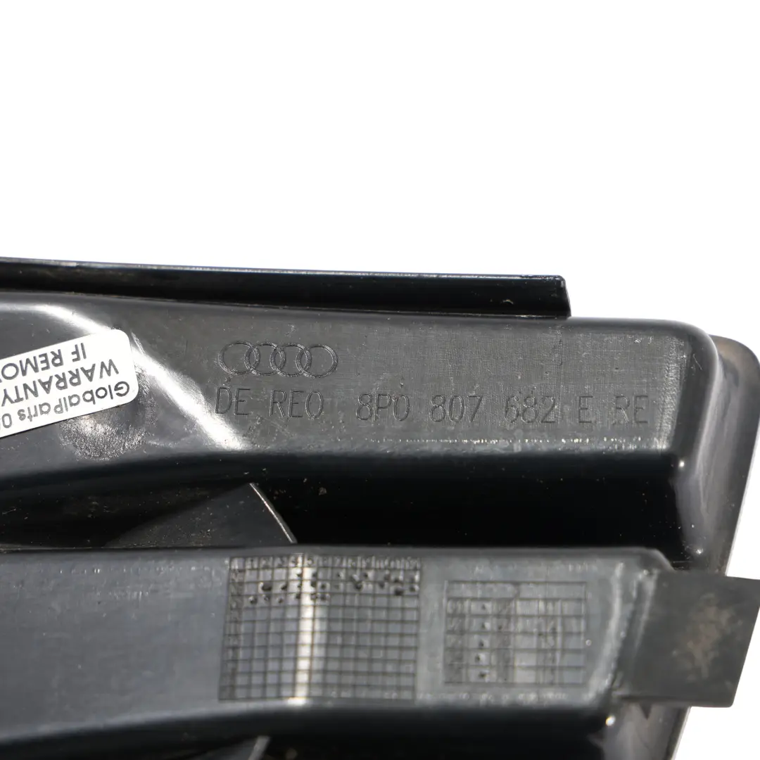 Zaślepka Osłona Halogenu Prawy Przód do Audi A3 8P o numerze 8P0807682E Audi A3 8P Zaślepka Osłona Halogenu Prawy Przód - SKU 8P0807682E - Numer Części 8P0807682E