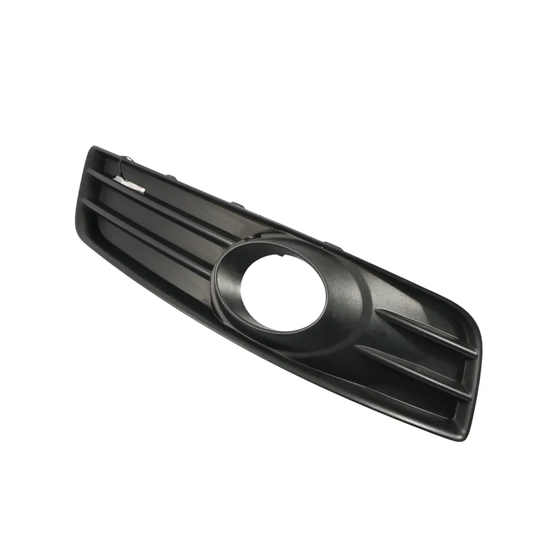 Fendinebbia Copertura Paraurti Anteriore Destra Griglia per Audi A3 8P con numero di parte 8P0807682E Audi A3 8P Fendinebbia Copertura Paraurti Anteriore Destra Griglia - SKU 8P0807682E - Numero di parte 8P0807682E