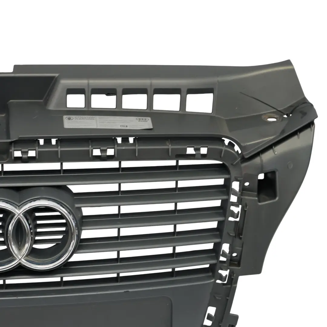 Rejilla Central Superior Delantera Cubre Radiador Panel para Audi A3 8P con número de pieza 8P0853651M Audi A3 8P Rejilla Central Superior Delantera Cubre Radiador Panel - SKU 8P0853651M-1 - Número de pieza 8P0853651M