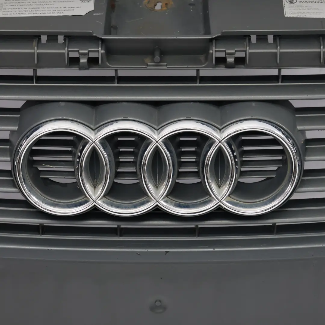 Rejilla Central Superior Delantera Cubre Radiador Panel para Audi A3 8P con número de pieza 8P0853651M Audi A3 8P Rejilla Central Superior Delantera Cubre Radiador Panel - SKU 8P0853651M-1 - Número de pieza 8P0853651M