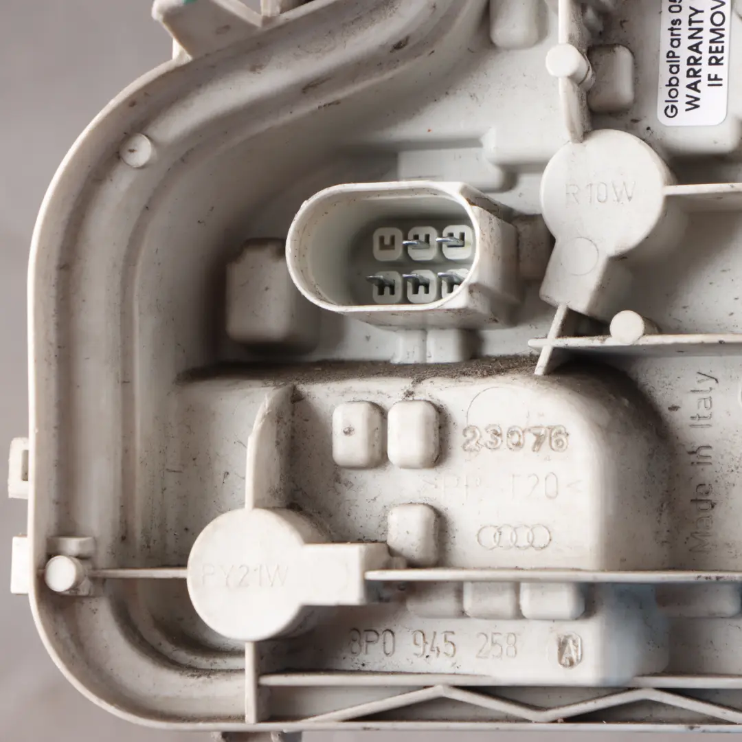 Audi A3 8P Hinten Innen Glühbirnen Halter Fassung Heckklappe Rechts - SKU 8P0945258A - Teilenummer 8P0945258A