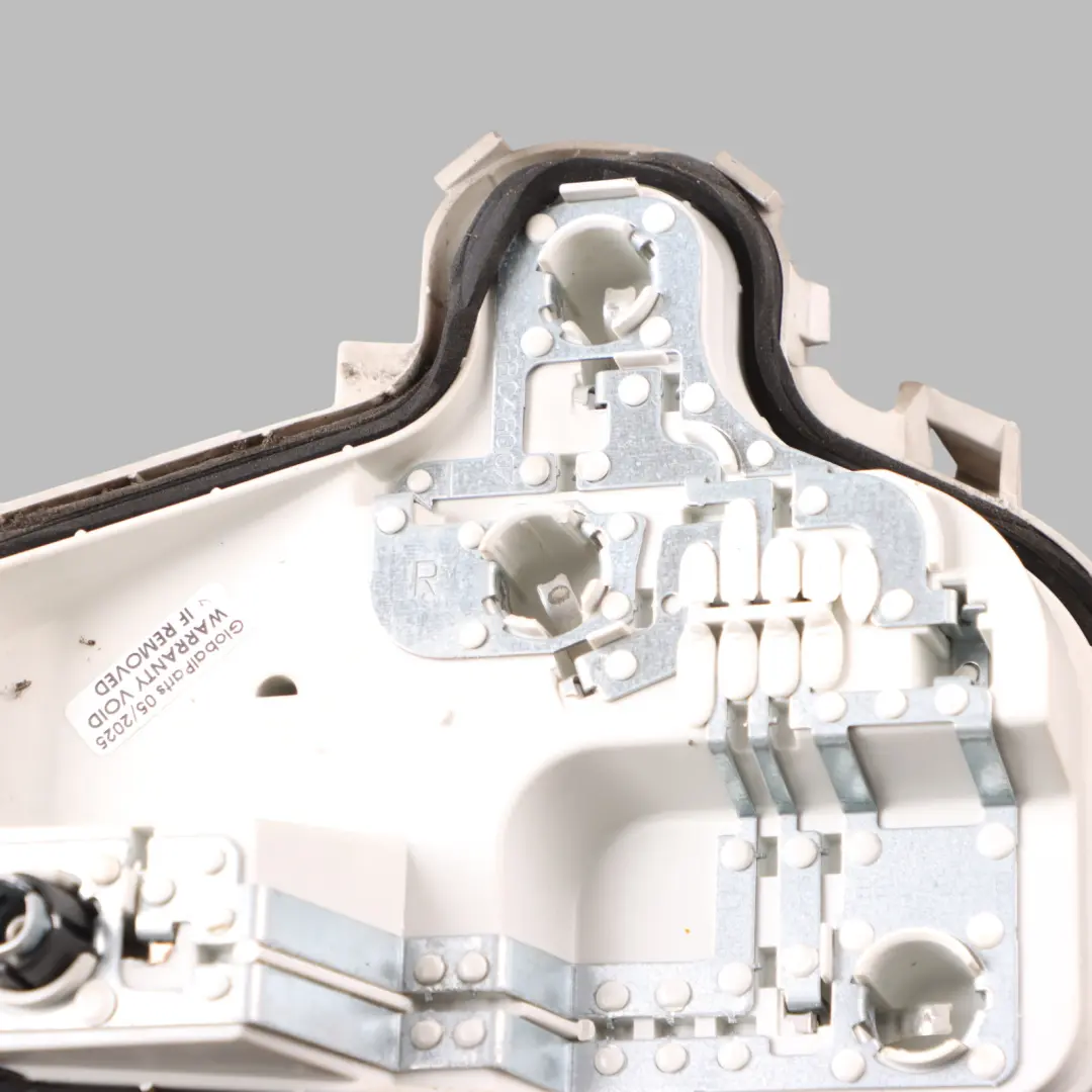 Portalampada Interno Posteriore Portellone Destro per Audi A3 8P con numero di parte 8P0945258A Audi A3 8P Portalampada Interno Posteriore Portellone Destro - SKU 8P0945258A - Numero di parte 8P0945258A