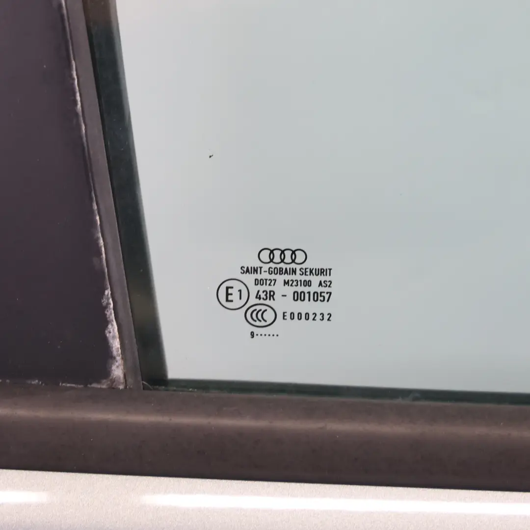 Audi A3 8P Sportback Puerta Trasera Derecha Cubierta Sphere Blue - X5X - SKU 8P4833052A-SPH - Número de pieza 8P4833052A