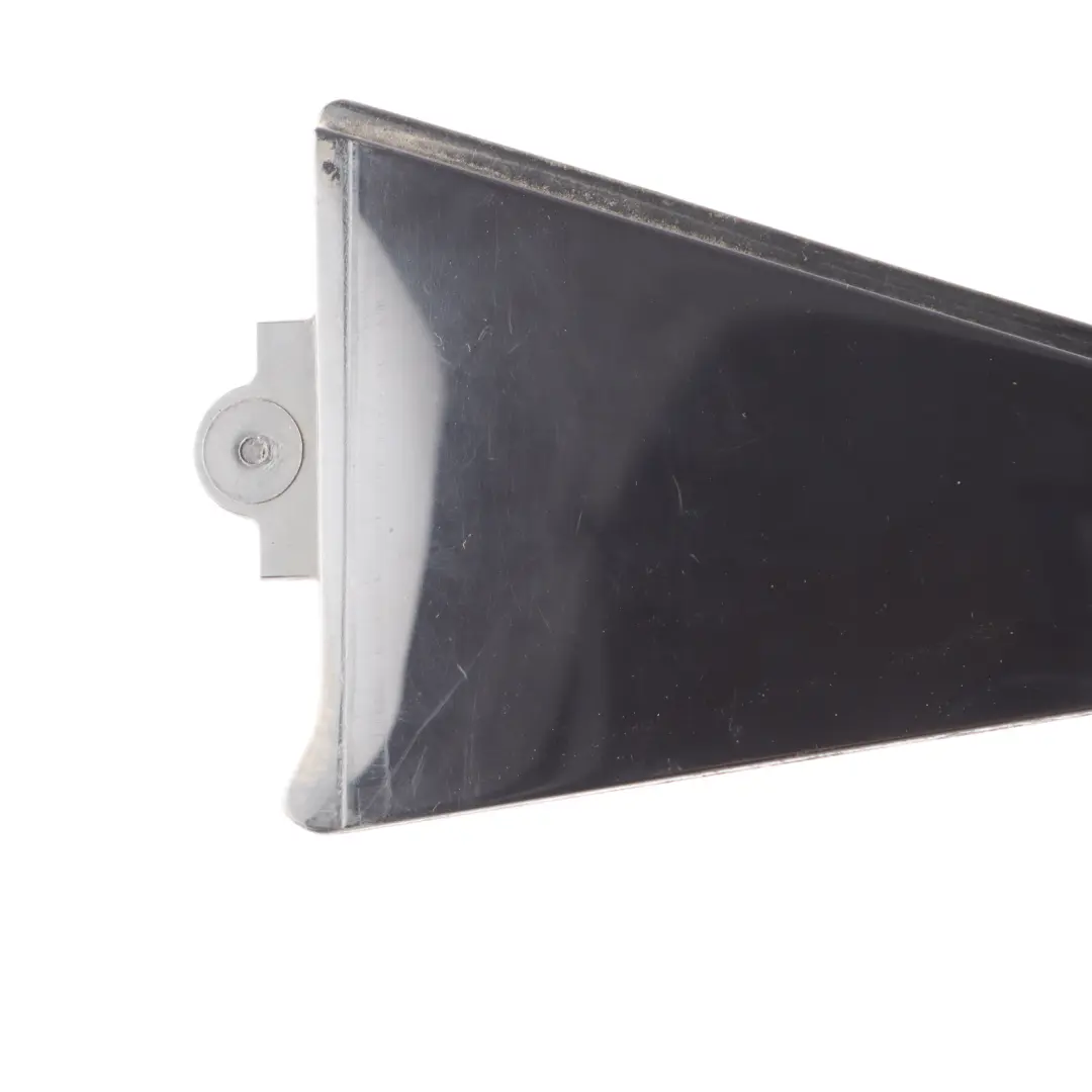 Listwa Ozdobna Panelu Tylny Prawy do Audi Q5 8R o numerze 8R0853274H Audi Q5 8R Listwa Ozdobna Panelu Tylny Prawy - SKU 8R0853274H - Numer Części 8R0853274H