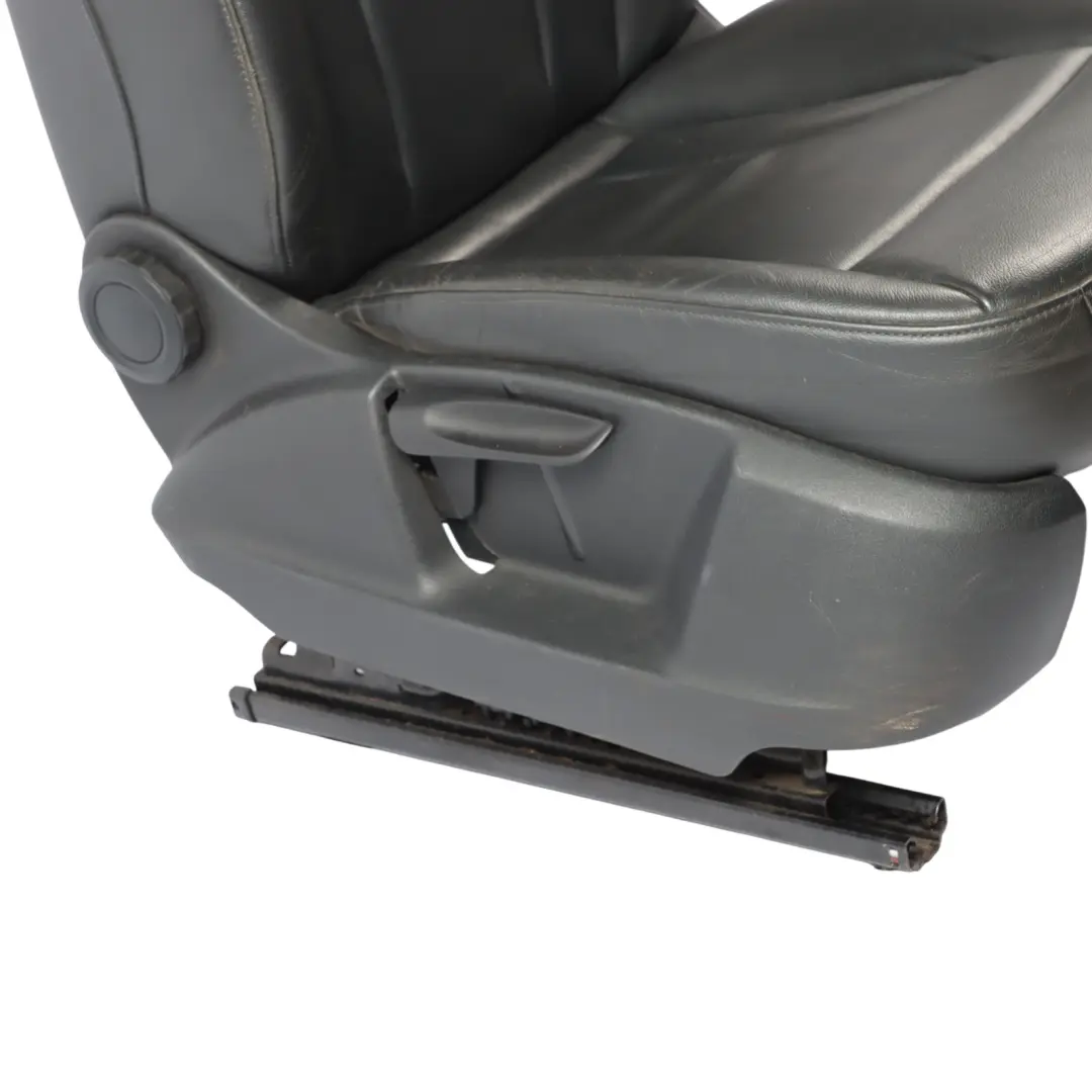 Fotel Przedni Prawy Przód Grzany Skórzany Milano Soul Czarny do Audi Q5 8R o numerze 8R0881806D Audi Q5 8R Fotel Przedni Prawy Przód Grzany Skórzany Milano Soul Czarny - SKU 8R0881806D-1 - Numer Części 8R0881806D