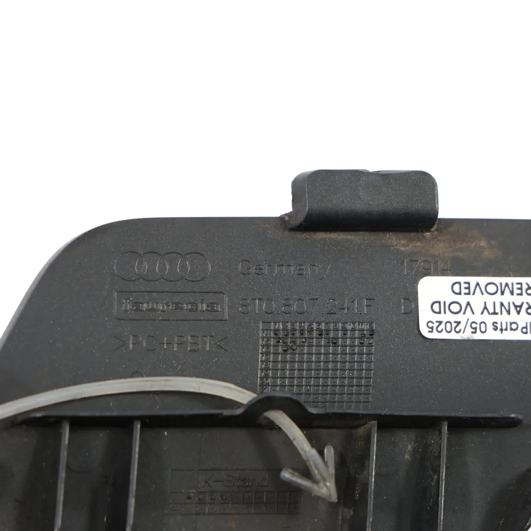 Przedni Zderzak Klapa Osłona Haka Holowniczego Szara do Audi A5 8T o numerze 8T0807241F Audi A5 8T Przedni Zderzak Klapa Osłona Haka Holowniczego Szara - SKU 8T0807241F-DGR - Numer Części 8T0807241F