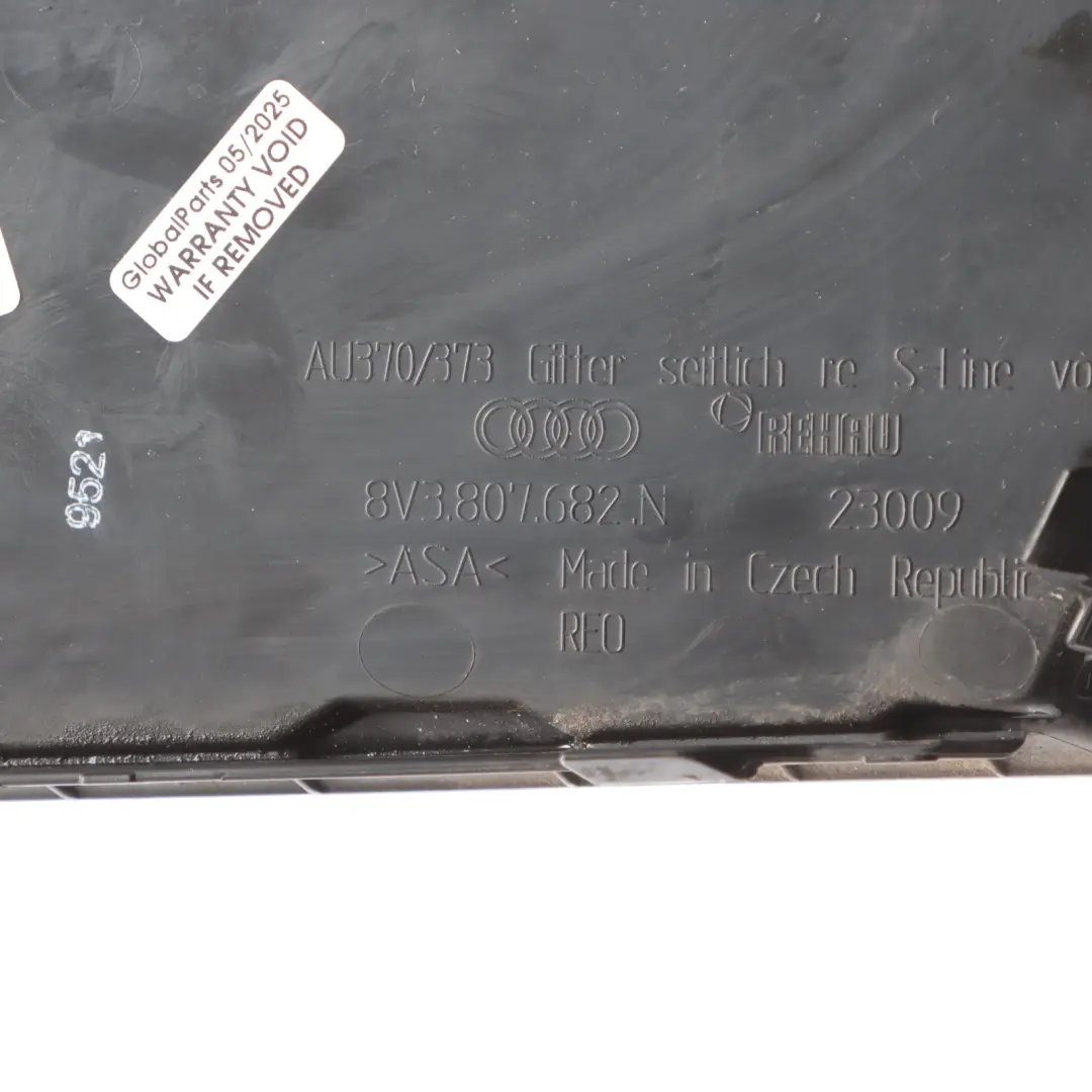 Audi A3 8V Support De Calandre Pour Pare Chocs Avant Droit - SKU 8V3807682N - Numéro de pièce 8V3807682N