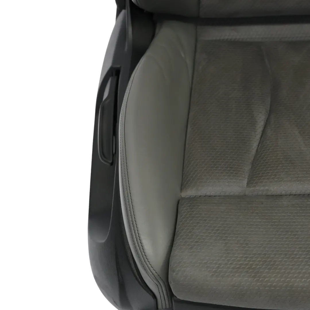 Sedile Anteriore 3D Tessuto E Pelle Riscaldato Destro Argento Nero per Audi A3 8V con numero di parte 8V3881806AR Audi A3 8V Sedile Anteriore 3D Tessuto E Pelle Riscaldato Destro Argento Nero - SKU 8V3881806AR-1 - Numero di parte 8V3881806AR