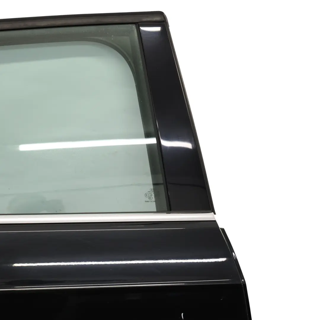 Sportback Puerta Trasera Derecha Phantom Black Negro - Z9Y para Audi A3 8V con número de pieza 8V4833052B Audi A3 8V Sportback Puerta Trasera Derecha Phantom Black Negro - Z9Y - SKU 8V4833052B-PHB - Número de pieza 8V4833052B