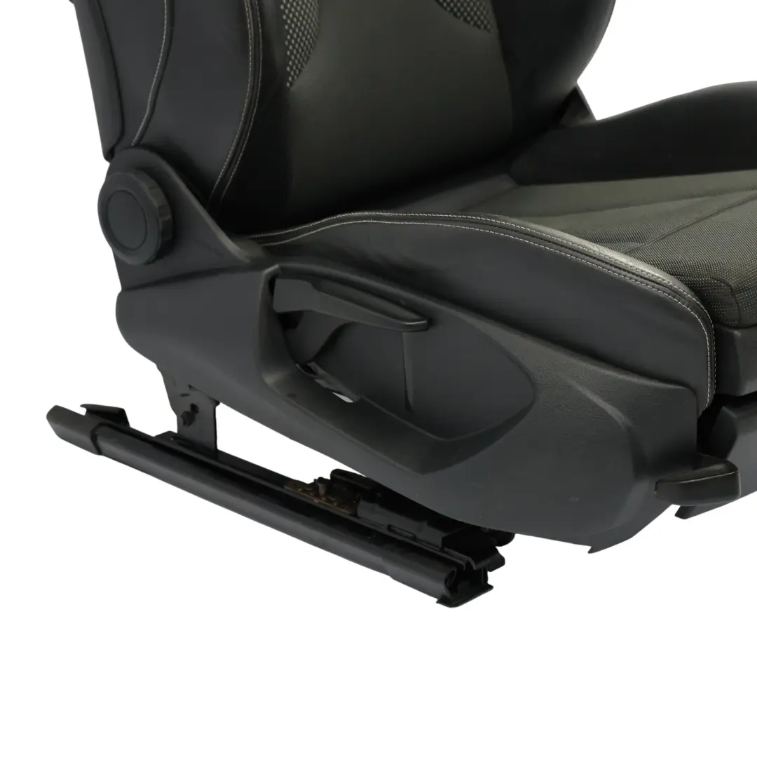 Sportback Fotel Sport Przedni Prawy Grzany Półskóra Czarny do Audi A3 8V o numerze 8V4881806G Audi A3 8V Sportback Fotel Sport Przedni Prawy Grzany Półskóra Czarny - SKU 8V4881806G - Numer Części 8V4881806G