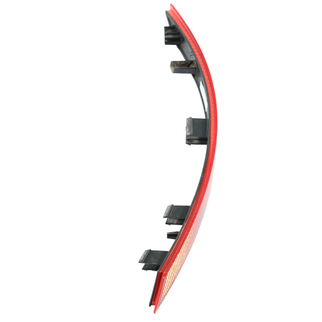 Parachoques Trasero Reflector De Luz Inferior Izquierdo para Audi A4 B9 con número de pieza 8W0945105D Audi A4 B9 Parachoques Trasero Reflector De Luz Inferior Izquierdo - SKU 8W0945105D - Número de pieza 8W0945105D