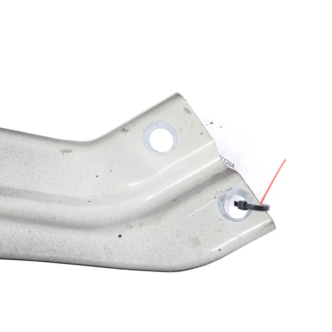 Staffa Alare Anteriore Sinistro Nero Brillante Y9B per Audi A1 8X con numero di parte 8X0821135A Audi A1 8X Staffa Alare Anteriore Sinistro Nero Brillante Y9B - SKU 8X0821135A-BBL - Numero di parte 8X0821135A