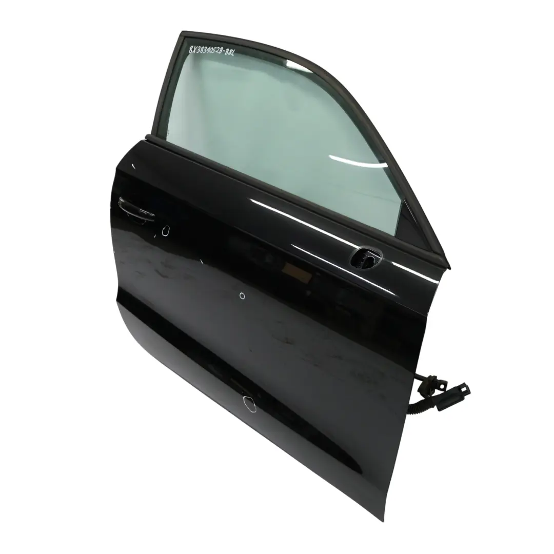 Drzwi Przednie Prawe 3-Drzwiowy Brilliant Black Metallic - Y9B do Audi A1 8X o numerze 8X3831052B Audi A1 8X Drzwi Przednie Prawe 3-Drzwiowy Brilliant Black Metallic - Y9B - SKU 8X3831052B-BBL - Numer Części 8X3831052B