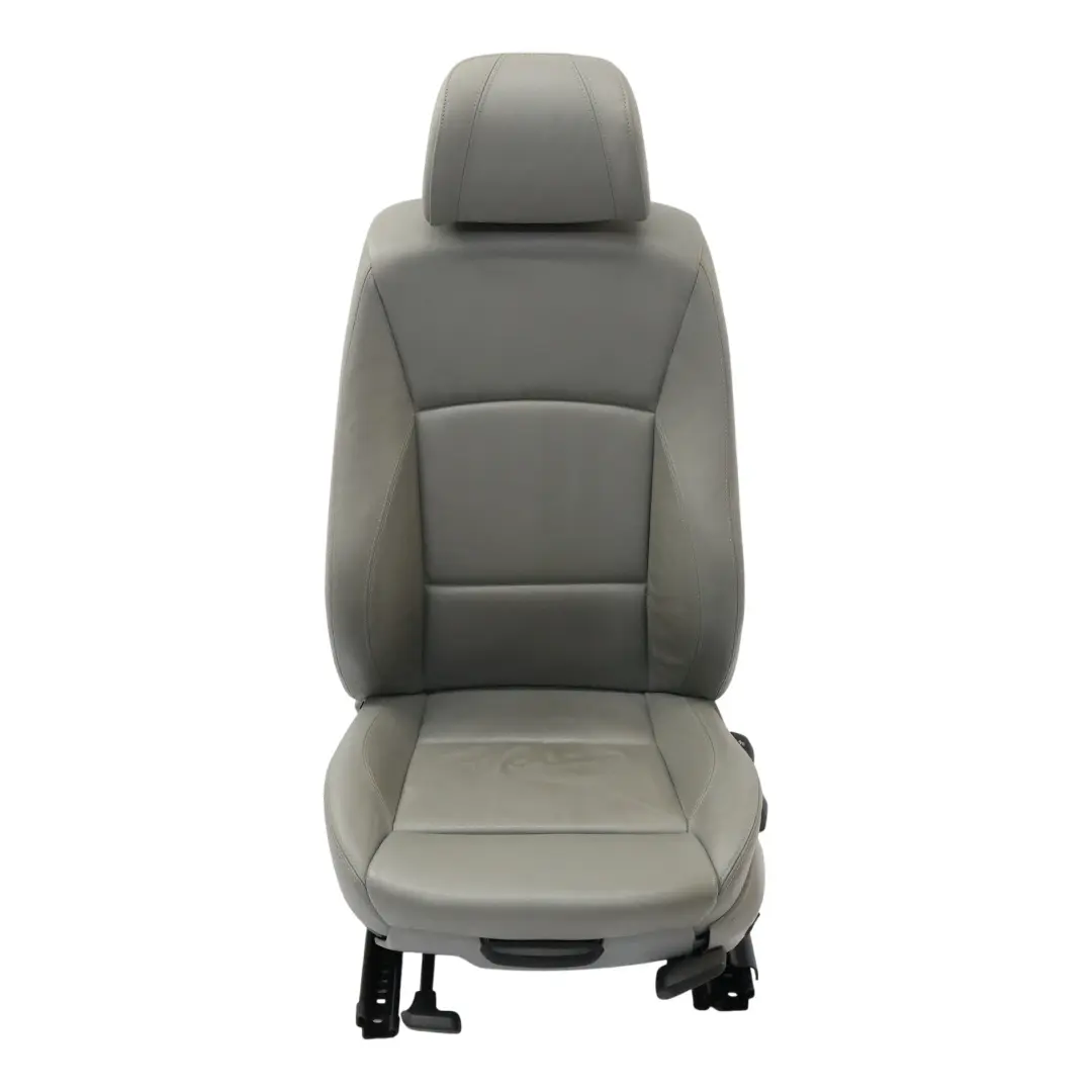 Fotel Sportowy Lewy Przód Dakota Grey Skóra do BMW E90 E91 o numerze 9156455 BMW E90 E91 Fotel Sportowy Lewy Przód Dakota Grey Skóra - SKU 9156455-1 - Numer Części 9156455