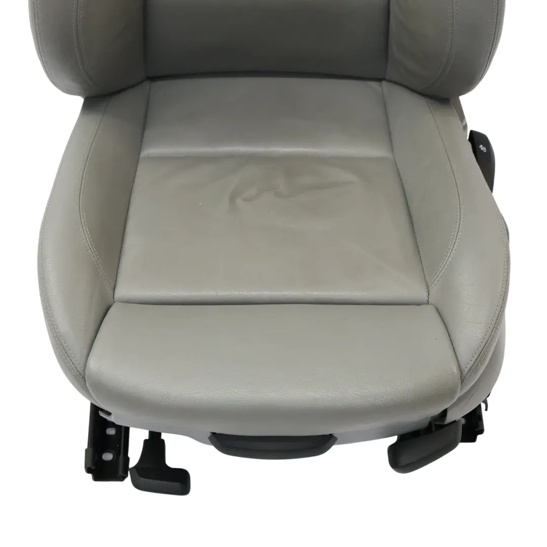 Siège Avant Gauche Sport En Cuir Intérieur Dakota Grey pour BMW E90 E91 à propos du numéro de pièce 9156455 BMW E90 E91 Siège Avant Gauche Sport En Cuir Intérieur Dakota Grey - SKU 9156455-1 - Numéro de pièce 9156455