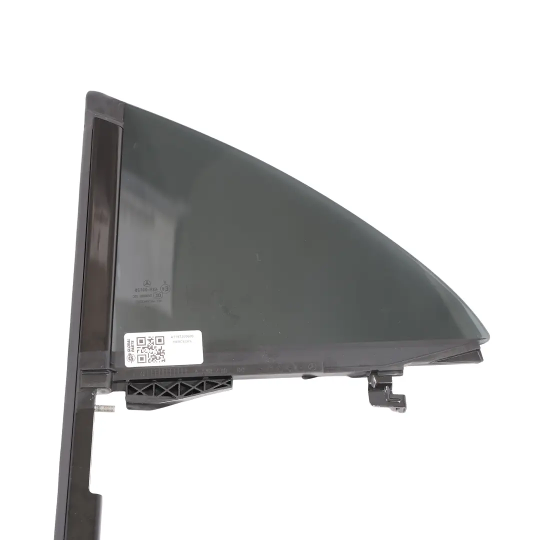 Vitre Latérale Fixe Porte Arrière Droite Teintée pour Mercedes CLA C118 à propos du numéro de pièce A1187300600 Mercedes CLA C118 Vitre Latérale Fixe Porte Arrière Droite Teintée - SKU A1187300600 - Numéro de pièce A1187300600