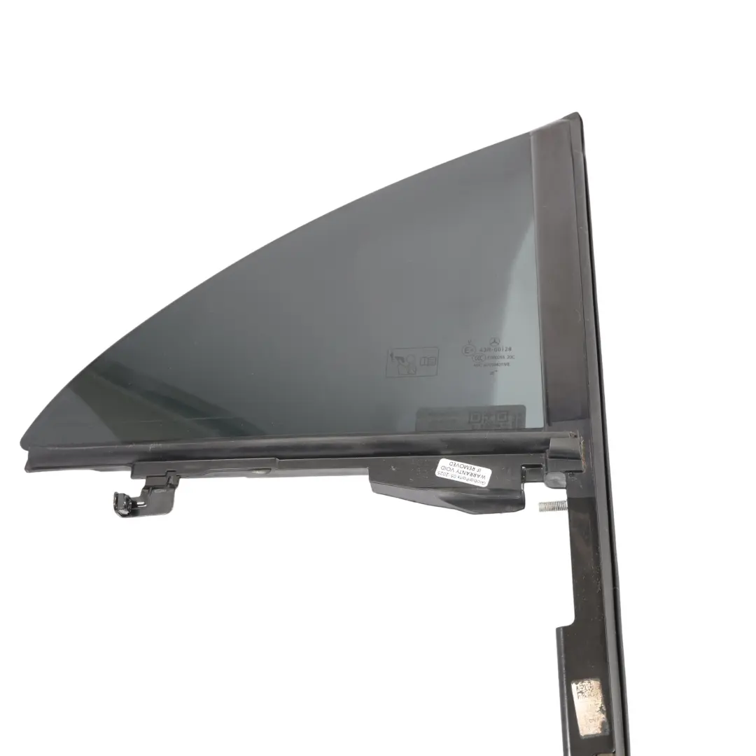 Coupé Ventana Trasera Fija Lateral Derecha Tintada para Mercedes CLA C118 con número de pieza A1187300600 Mercedes CLA C118 Coupé Ventana Trasera Fija Lateral Derecha Tintada - SKU A1187300600 - Número de pieza A1187300600