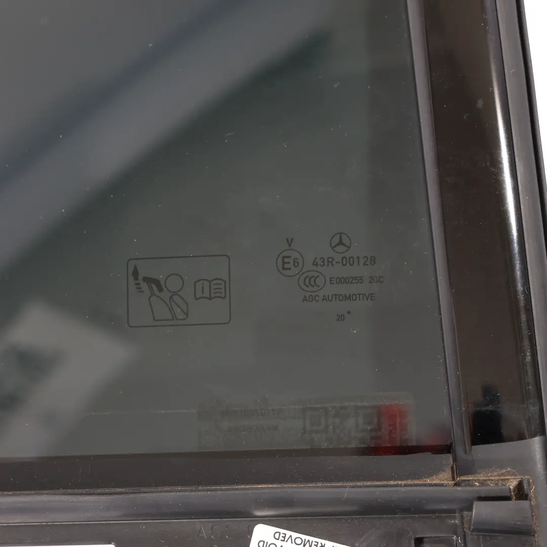 Vitre Latérale Fixe Porte Arrière Droite Teintée pour Mercedes CLA C118 à propos du numéro de pièce A1187300600 Mercedes CLA C118 Vitre Latérale Fixe Porte Arrière Droite Teintée - SKU A1187300600 - Numéro de pièce A1187300600