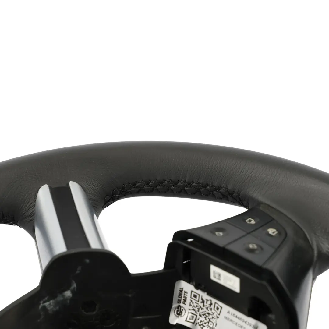 NUOVO Volante In Pelle Nera Con Filettature Nere per Mercedes W245 con numero di parte A1644604303 Mercedes W245 NUOVO Volante In Pelle Nera Con Filettature Nere - SKU A1644604303-2 - Numero di parte A1644604303