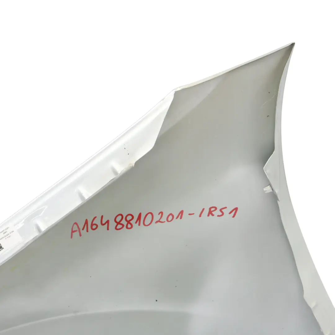 Seitenteil vorne rechts Kotflügel Iridium Silber - 775 für Mercedes ML W164 mit Teilenummer A1648810201 Mercedes ML W164 Seitenteil vorne rechts Kotflügel Iridium Silber - 775 - SKU A1648810201-IRS1 - Teilenummer A1648810201