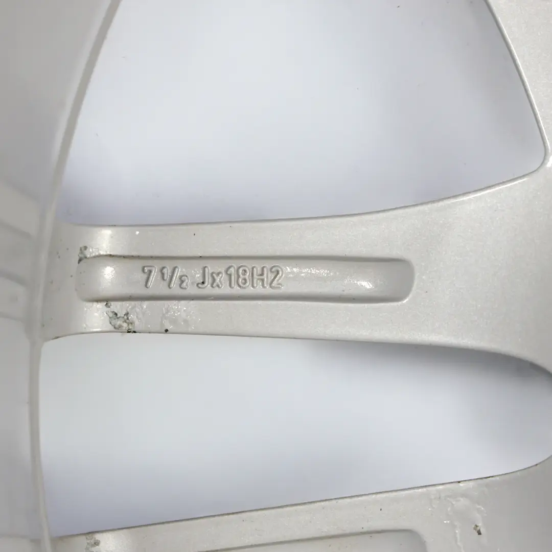 Jante Avant En Alliage Argentée 18" 7,5J ET:36 pour Mercedes SLK R171 à propos du numéro de pièce A1714012802 Mercedes SLK R171 Jante Avant En Alliage Argentée 18" 7,5J ET:36 - SKU A1714012802-1 - Numéro de pièce A1714012802