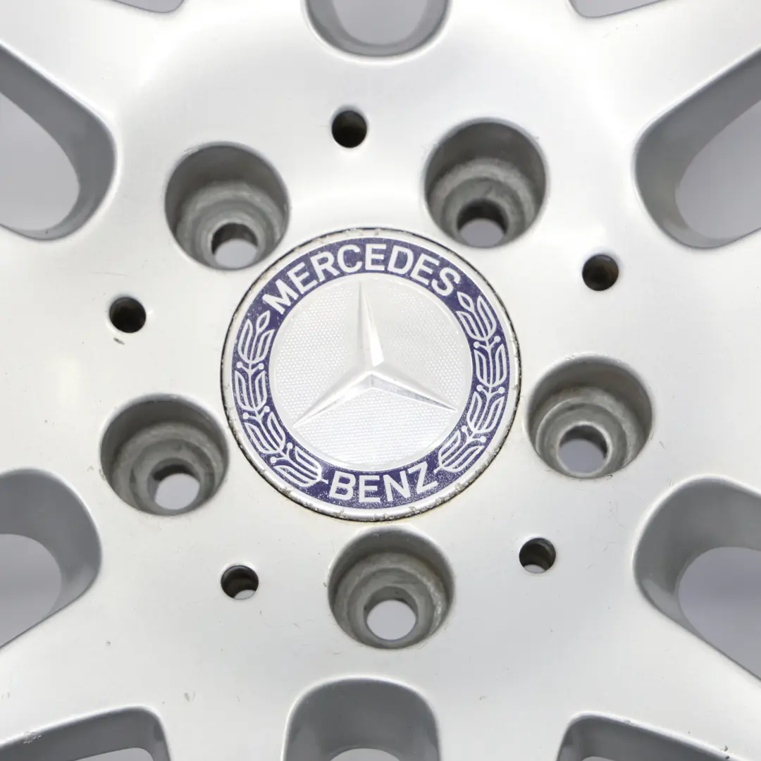 Jante Avant En Alliage Argentée 18" 7,5J ET:36 pour Mercedes SLK R171 à propos du numéro de pièce A1714012802 Mercedes SLK R171 Jante Avant En Alliage Argentée 18" 7,5J ET:36 - SKU A1714012802-1 - Numéro de pièce A1714012802