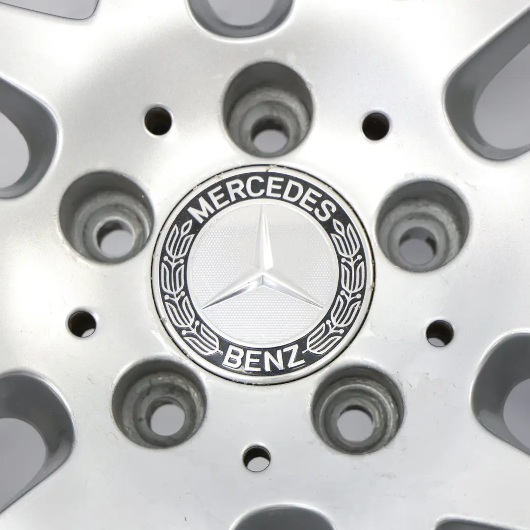 Jante Alliage Avant Argent 18" 7,5J ET:36 pour Mercedes SLK R171 à propos du numéro de pièce A1714012802 Mercedes SLK R171 Jante Alliage Avant Argent 18" 7,5J ET:36 - SKU A1714012802-2 - Numéro de pièce A1714012802