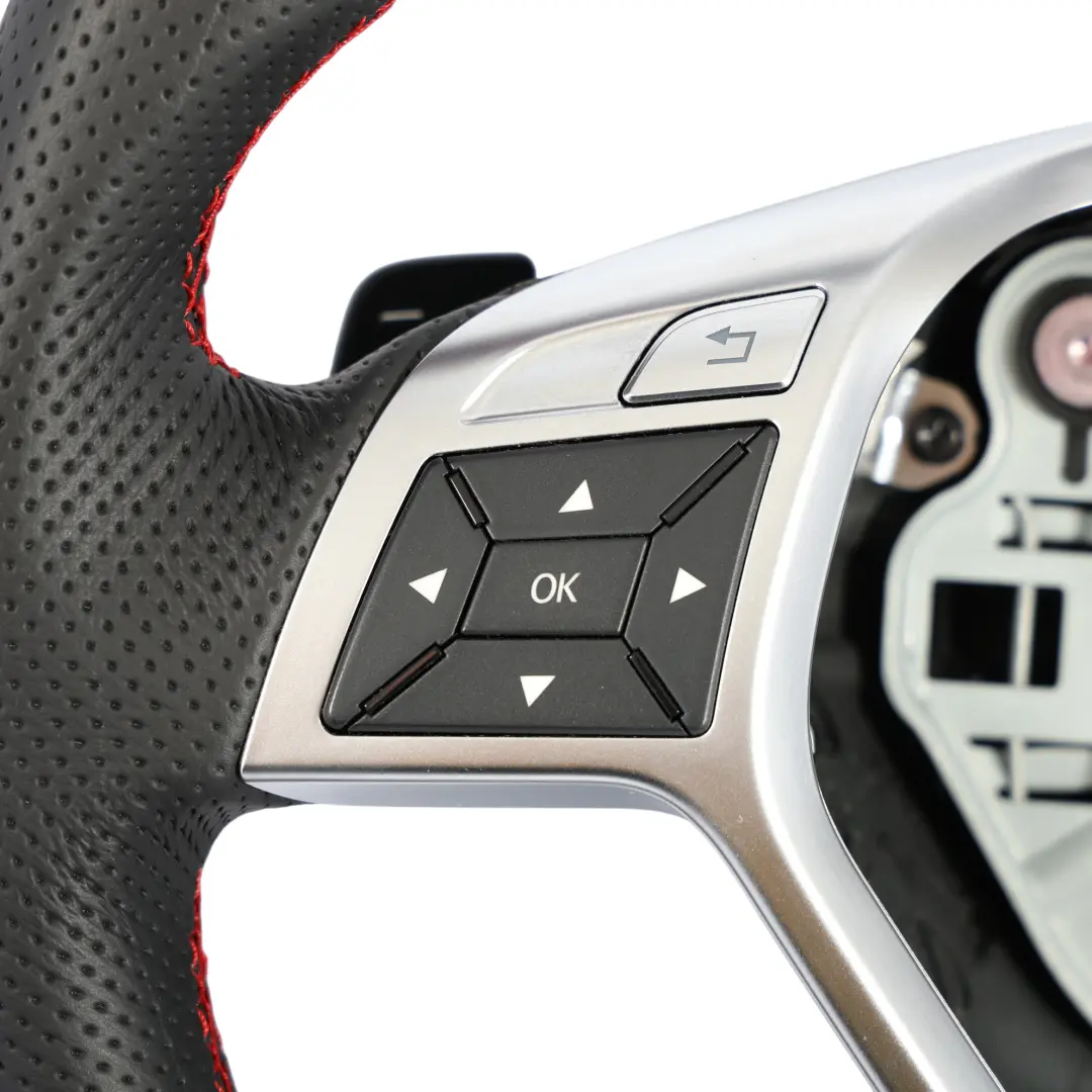 Volant NEUF Cuir Noir Palettes Changement Vitesse Fils Rouges pour Mercedes SLK R172 à propos du numéro de pièce A1724600603 Mercedes SLK R172 Volant NEUF Cuir Noir Palettes Changement Vitesse Fils Rouges - SKU A1724600603-1 - Numéro de pièce A1724600603