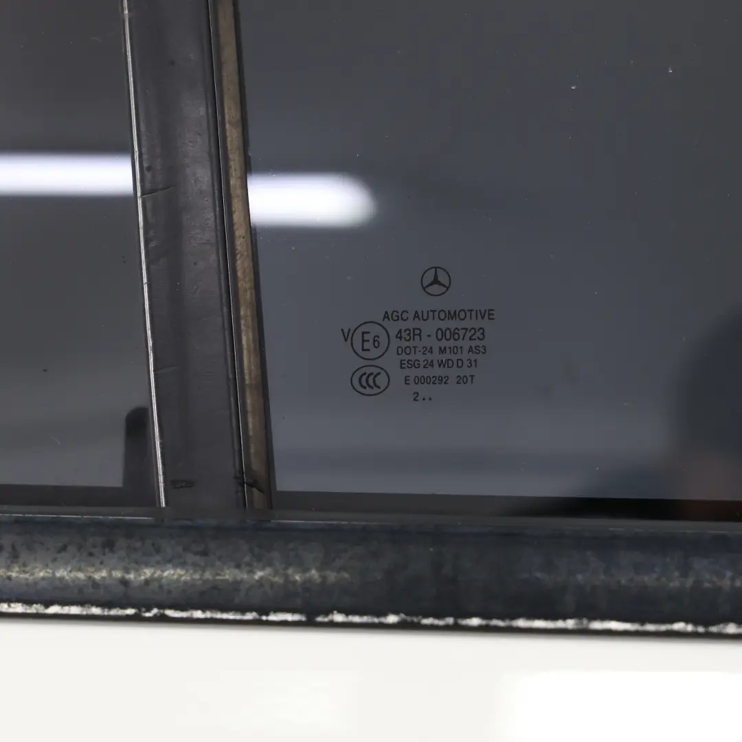 Tür hinten rechts A-Klasse Calcite White Weiß - 650 für Mercedes W176 mit Teilenummer A1767300205 Mercedes W176 Tür hinten rechts A-Klasse Calcite White Weiß - 650 - SKU A1767300205-CW1 - Teilenummer A1767300205