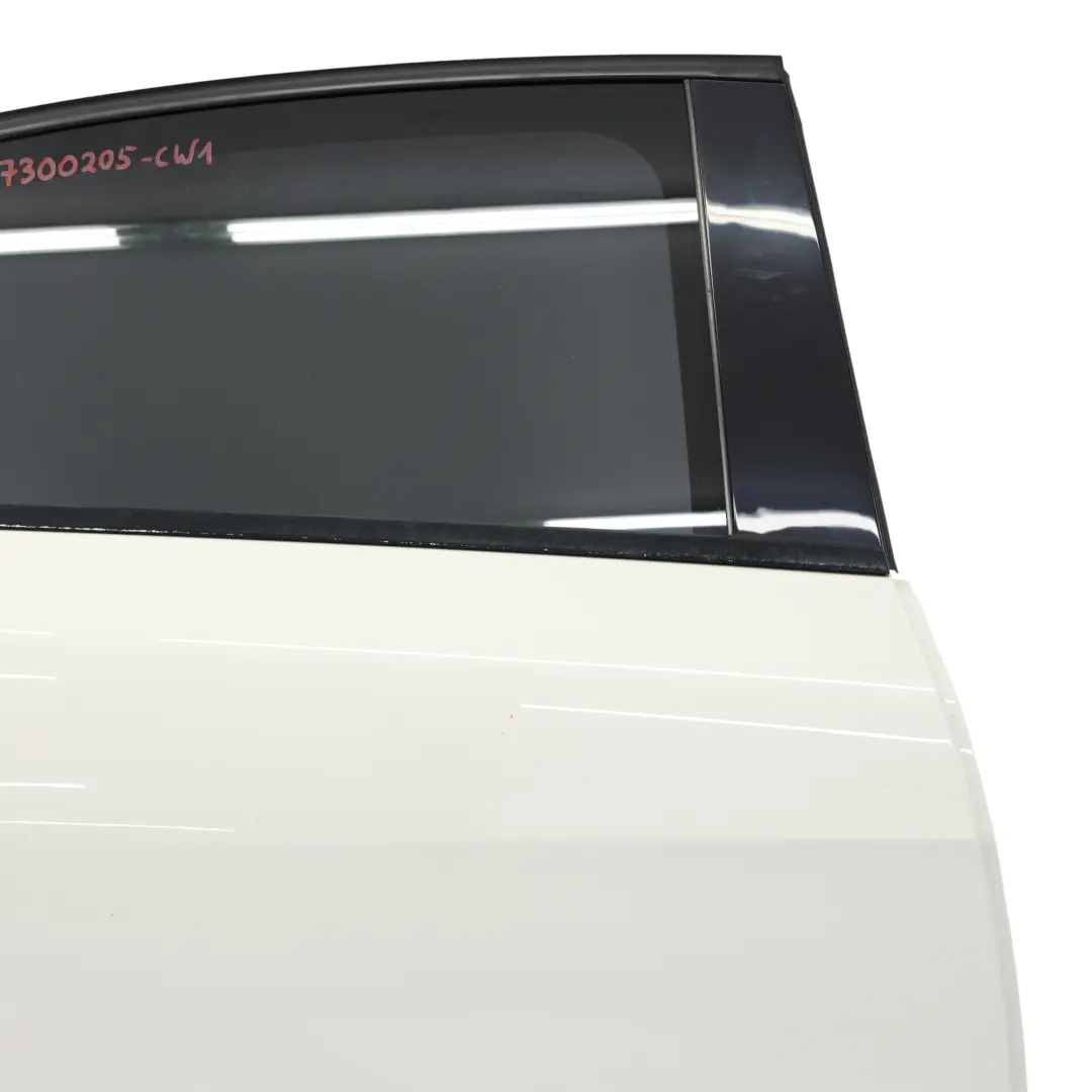 Porta posteriore destra Classe A Calcite White Bianco - 650 per Mercedes W176 con numero di parte A1767300205 Mercedes W176 Porta posteriore destra Classe A Calcite White Bianco - 650 - SKU A1767300205-CW1 - Numero di parte A1767300205