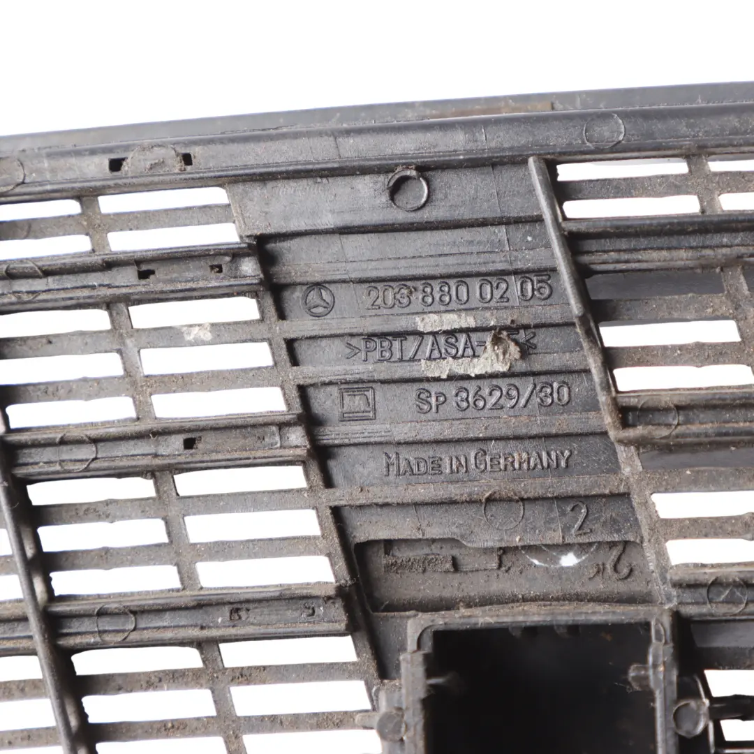 Kratka Wlot Maski Czarny do Mercedes W203 W209 o numerze A2038800205 Mercedes W203 W209 Kratka Wlot Maski Czarny - SKU A2038800205-OB - Numer Części A2038800205