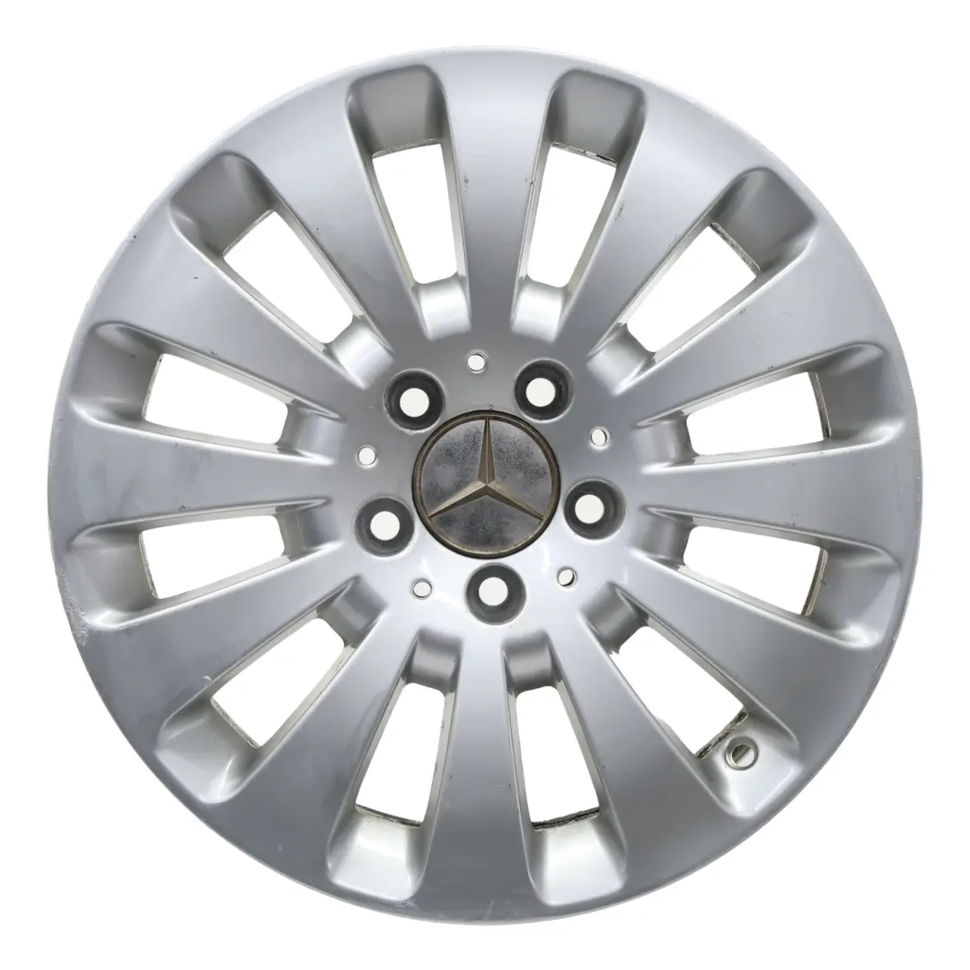 Cerchio in lega argento 12 fori 16" 7J ET:43 per Mercedes W204 con numero di parte A2044010602 Mercedes W204 Cerchio in lega argento 12 fori 16" 7J ET:43 - SKU A2044010602 - Numero di parte A2044010602