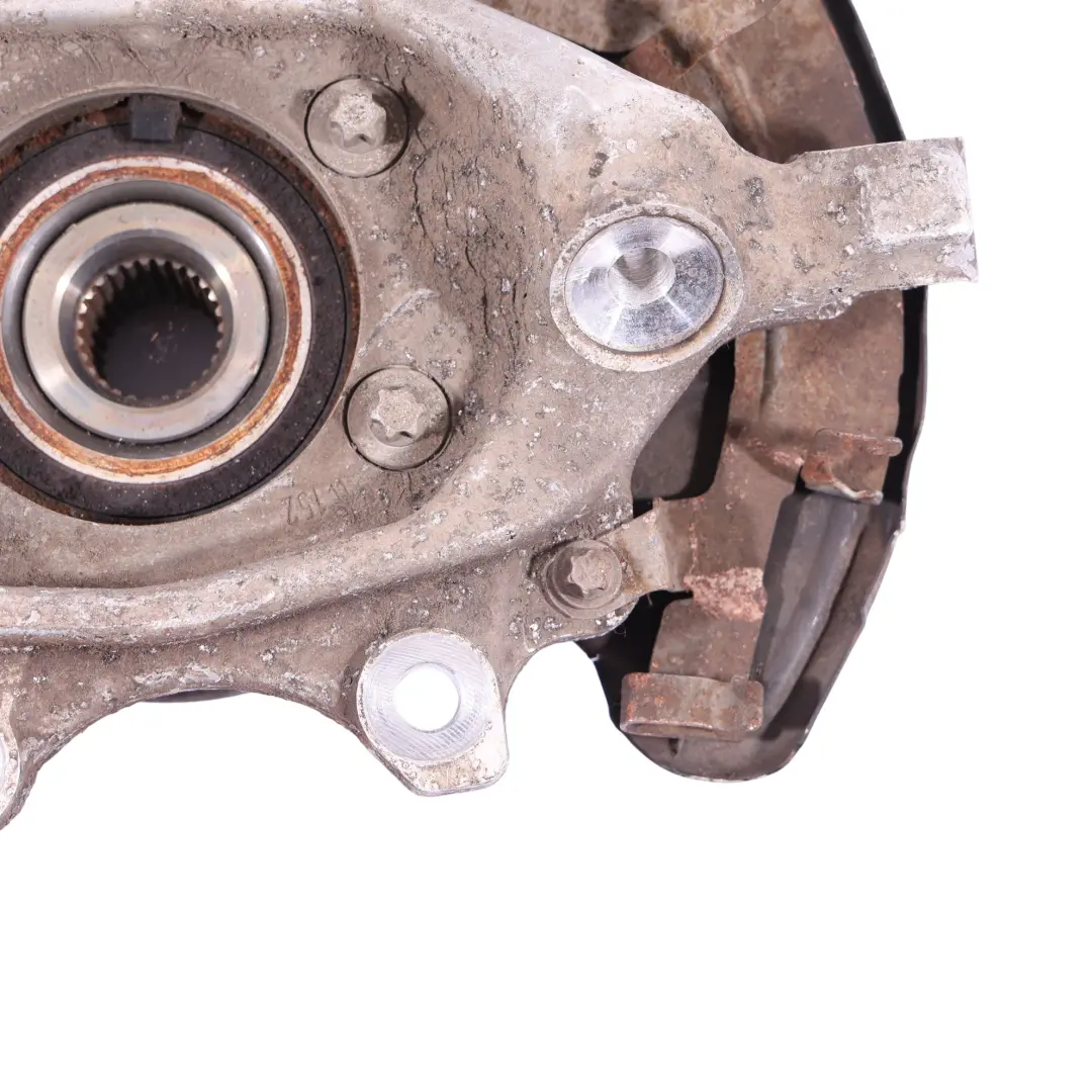 Hintere Brems Scheibe Radnaben Träger Rechts für Mercedes W205 mit Teilenummer A2053500241 Mercedes W205 Hintere Brems Scheibe Radnaben Träger Rechts - SKU A2053500241 - Teilenummer A2053500241