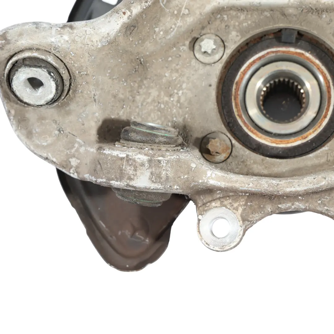 Zwrotnica Piasta Koła Prawy Tył do Mercedes W205 o numerze A2053500241 Mercedes W205 Zwrotnica Piasta Koła Prawy Tył - SKU A2053500241 - Numer Części A2053500241