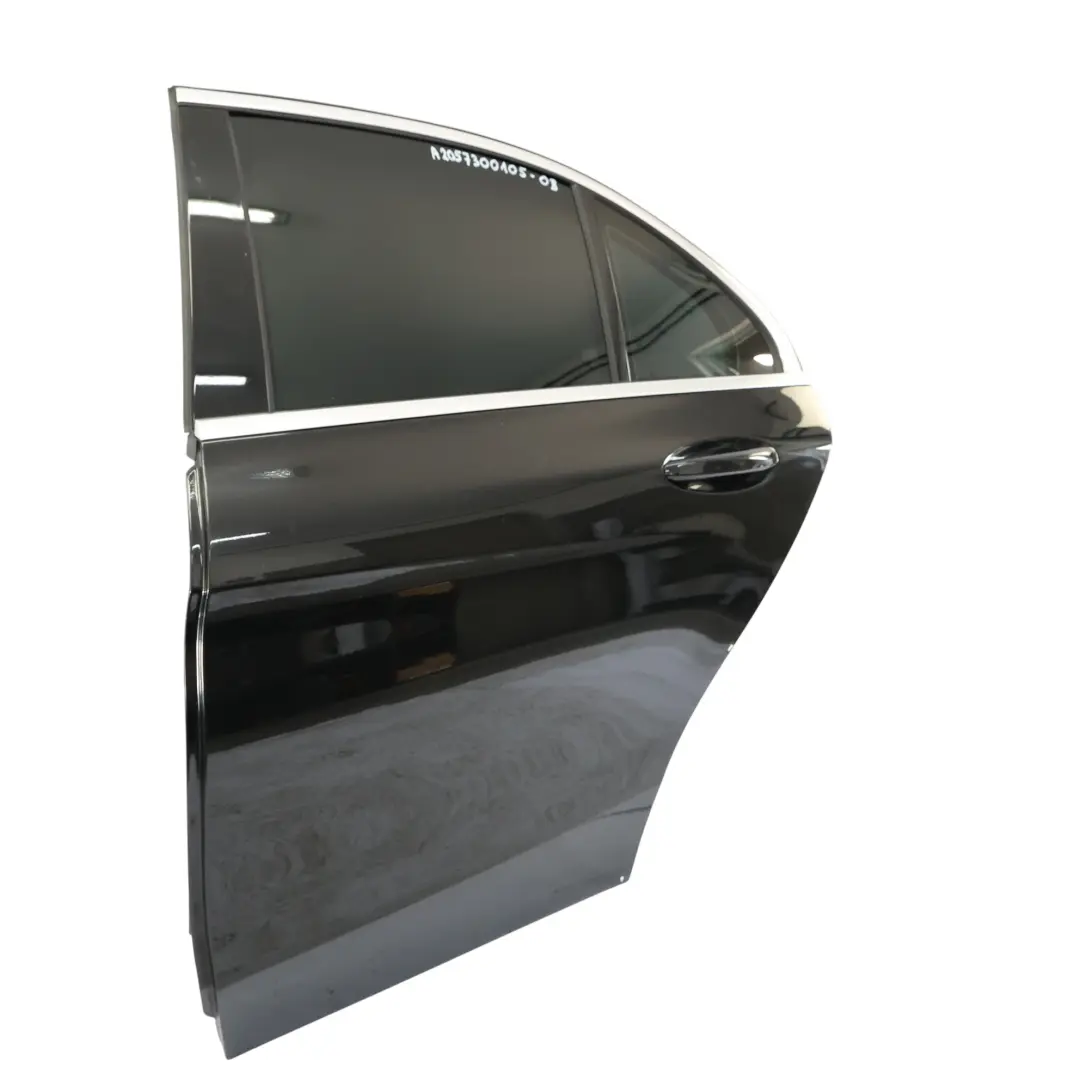 Puerta Trasera Izquierda Obsidian Black Metallic - 197 para Mercedes W205 con número de pieza A2057300105 Mercedes W205 Puerta Trasera Izquierda Obsidian Black Metallic - 197 - SKU A2057300105-OB - Número de pieza A2057300105