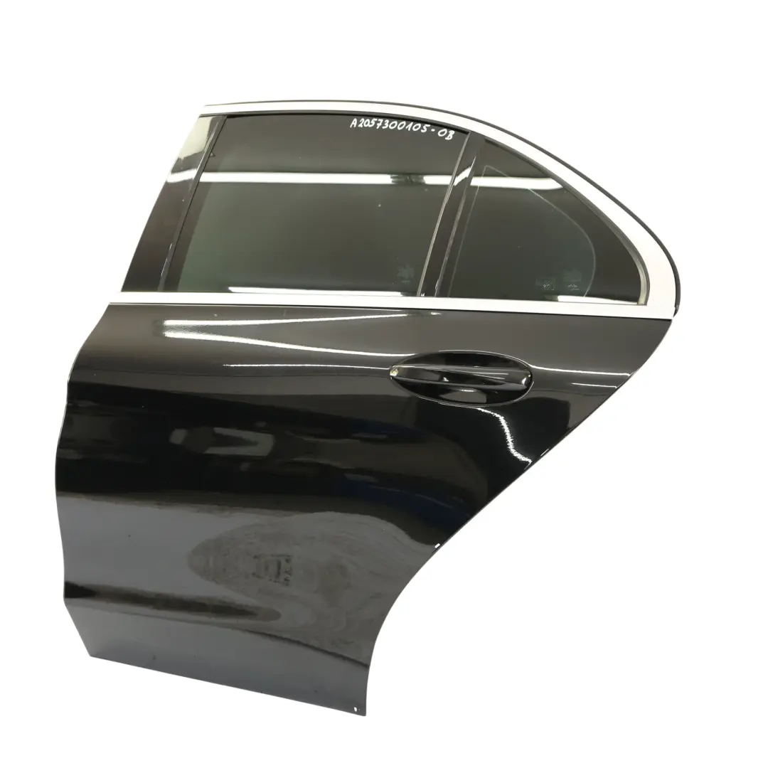 Puerta Trasera Izquierda Obsidian Black Metallic - 197 para Mercedes W205 con número de pieza A2057300105 Mercedes W205 Puerta Trasera Izquierda Obsidian Black Metallic - 197 - SKU A2057300105-OB - Número de pieza A2057300105