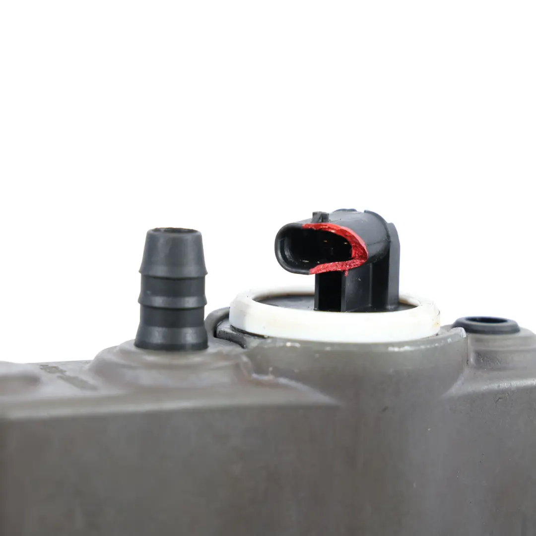 Zawias Maski Prawy Niebieski Indigolite Blue - 230 do Mercedes W204 W212 o numerze A2129066301 Mercedes W204 W212 Zawias Maski Prawy Niebieski Indigolite Blue - 230 - SKU A2129066301-INB - Numer Części A2129066301