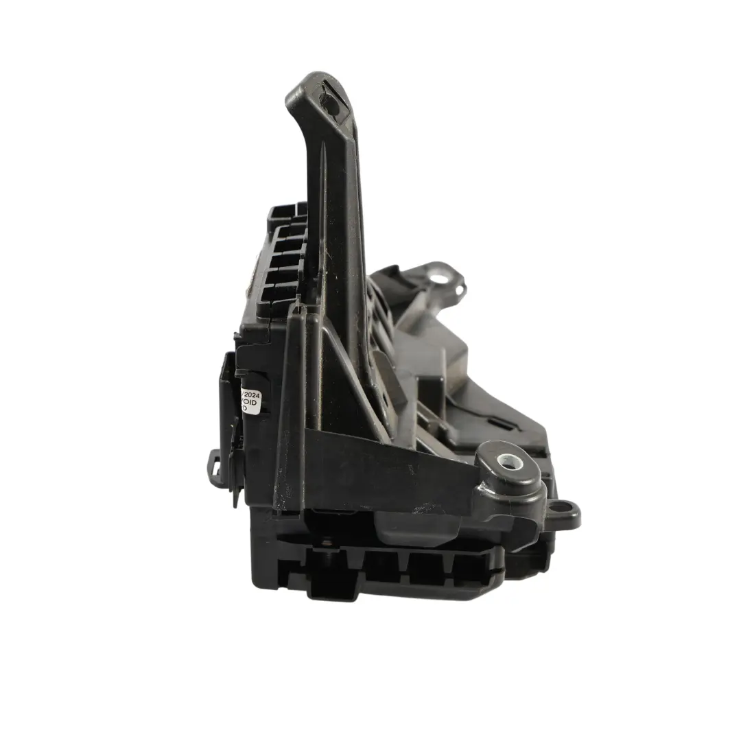 Fuse Box Unit Cover to Mercedes W213 C238 Power Relay with Part number A2135403839 Mercedes W213 C238 Power Relay Fuse Box Unit Cover - SKU A2135403839 - Part number A2135403839