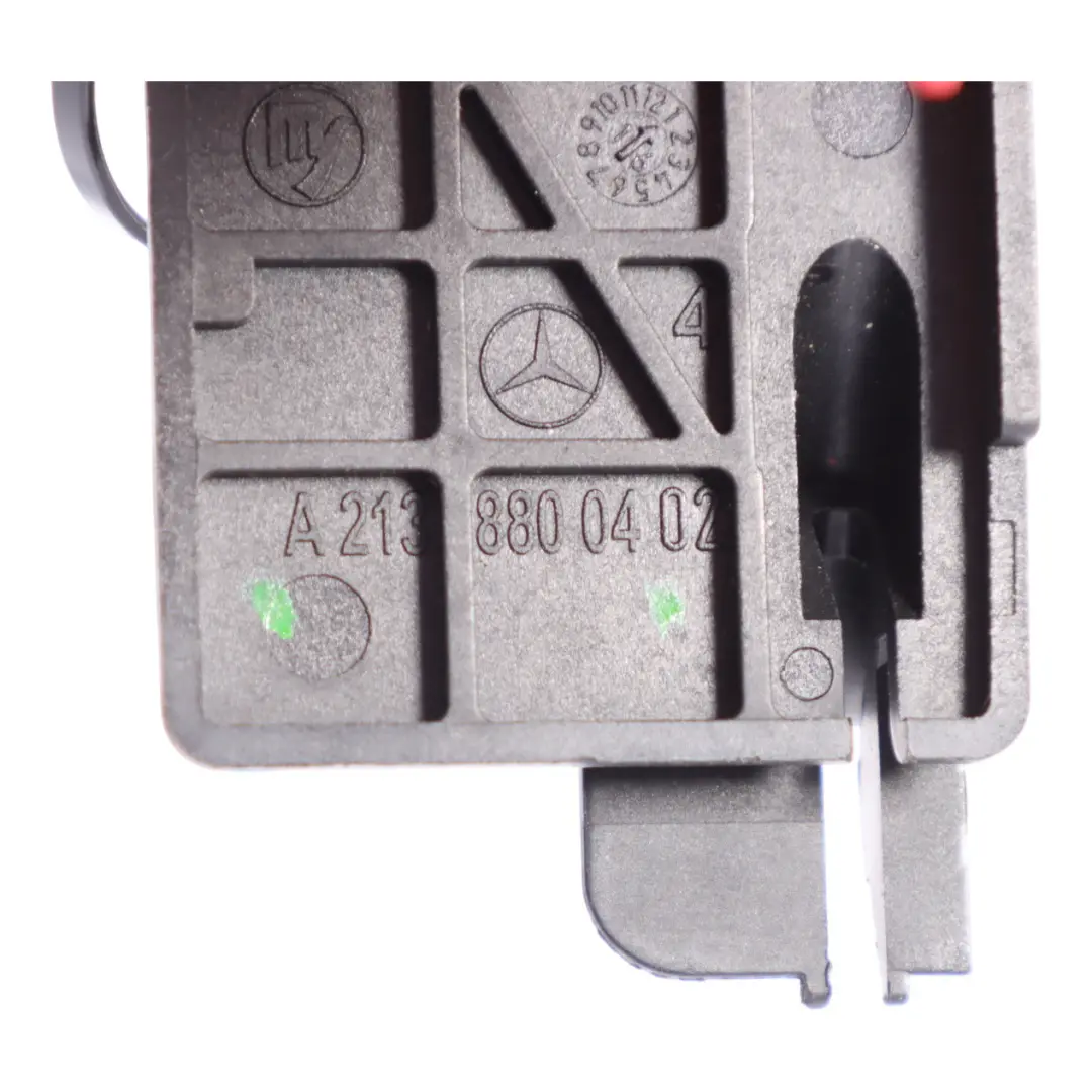 Dźwignia Otwierania Maski Uchwyt Maski do Mercedes W213 C238 o numerze A2138800402 Mercedes W213 C238 Dźwignia Otwierania Maski Uchwyt Maski - SKU A2138800402 - Numer Części A2138800402