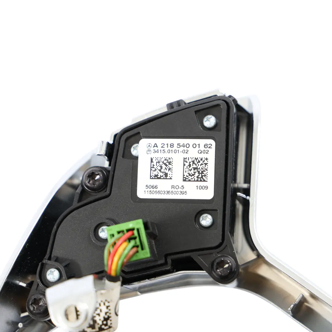 Panel Przełączników Ramka Kierownicy Multifunkcja do Mercedes W204 o numerze A2185400262 Mercedes W204 Panel Przełączników Ramka Kierownicy Multifunkcja - SKU A2185400262 - Numer Części A2185400262