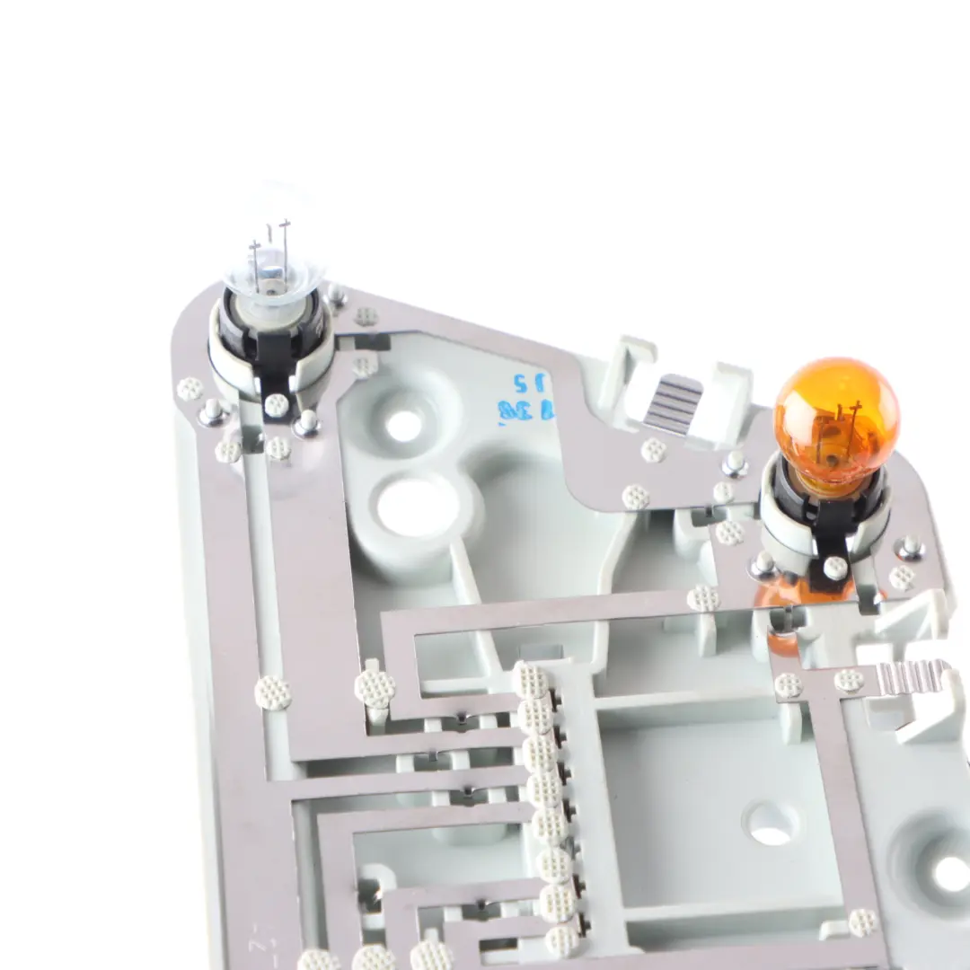 Uchwyt Mocowanie Żarówki Lampa Lewy Tył do Mercedes CLS C219 Coupe Sedan o numerze A2198200177 Mercedes CLS C219 Coupe Sedan Uchwyt Mocowanie Żarówki Lampa Lewy Tył - SKU A2198200177-1 - Numer Części A2198200177