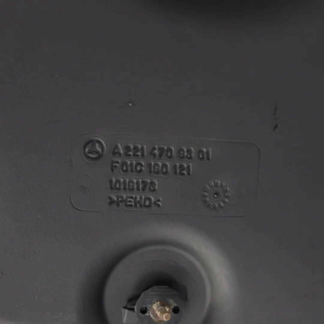 Adblue Depósito De Aditivo De Combustible para Mercedes W221 Diesel con número de pieza A2214709301 Mercedes W221 Diesel Adblue Depósito De Aditivo De Combustible - SKU A2214709301 - Número de pieza A2214709301