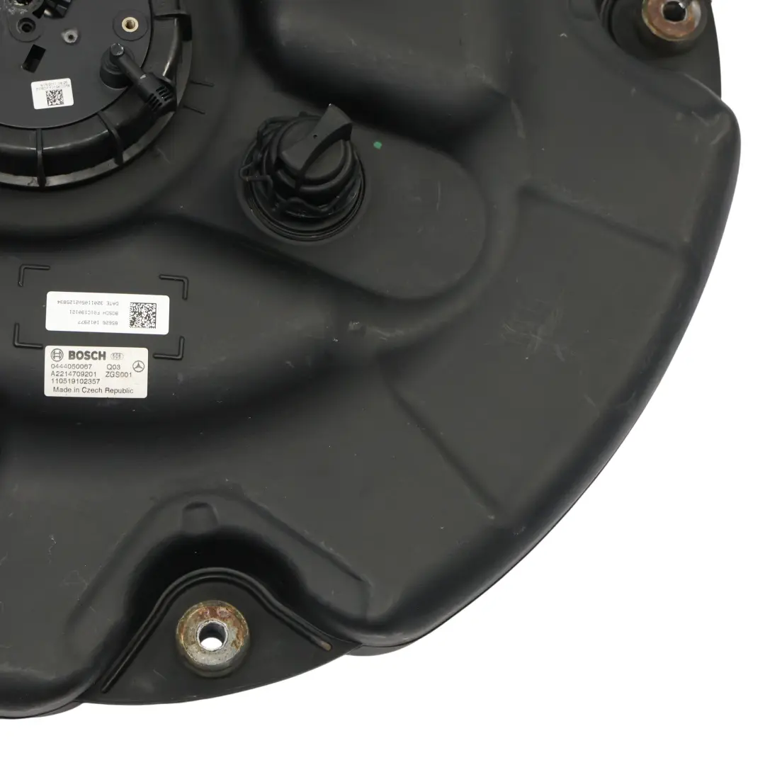 Adblue Serbatoio Additivo Carburante per Mercedes W221 Diesel con numero di parte A2214709301 Mercedes W221 Diesel Adblue Serbatoio Additivo Carburante - SKU A2214709301 - Numero di parte A2214709301