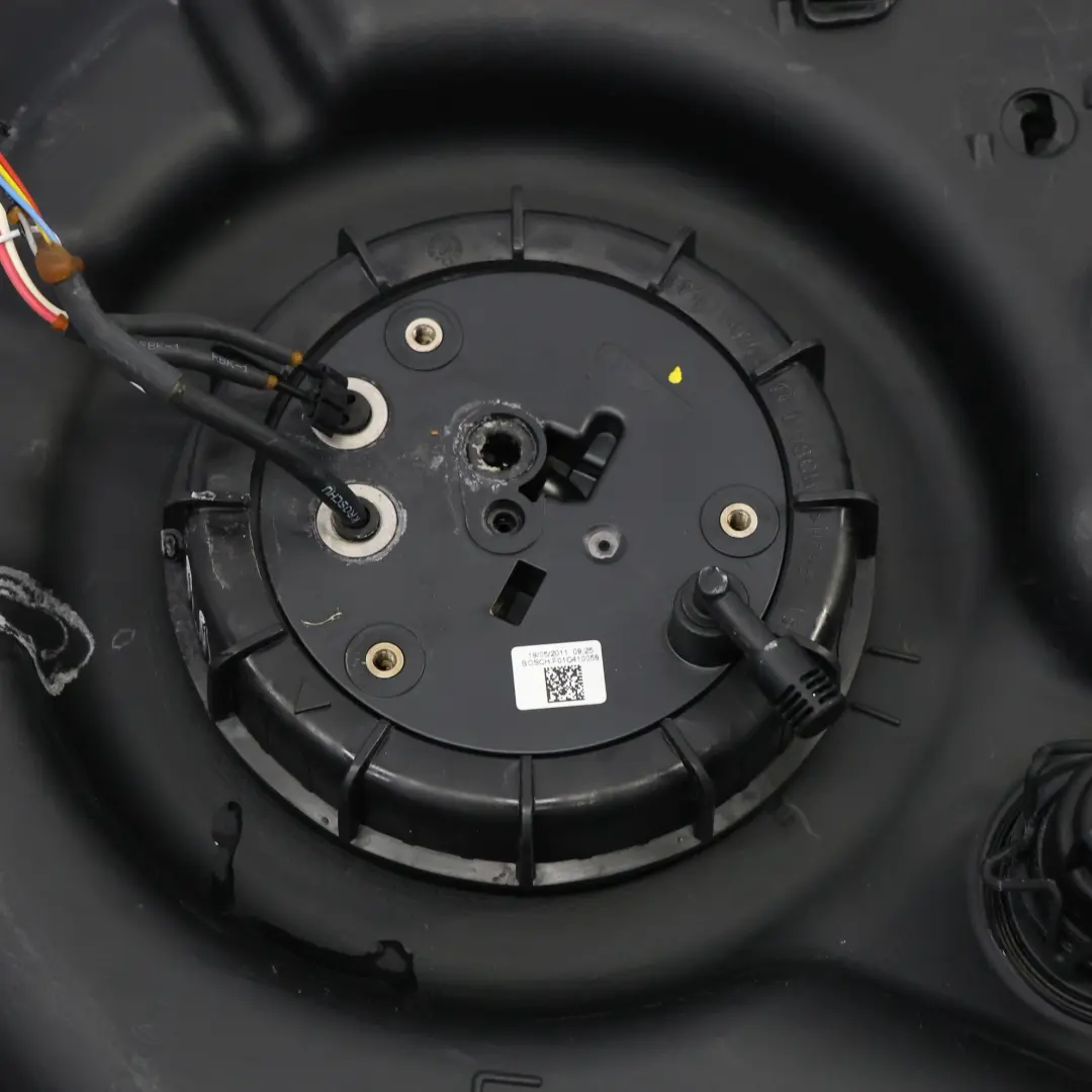 AdBlue Zbiornik Dodatku Do Paliwa do Mercedes W221 Diesel o numerze A2214709301 Mercedes W221 Diesel AdBlue Zbiornik Dodatku Do Paliwa - SKU A2214709301 - Numer Części A2214709301