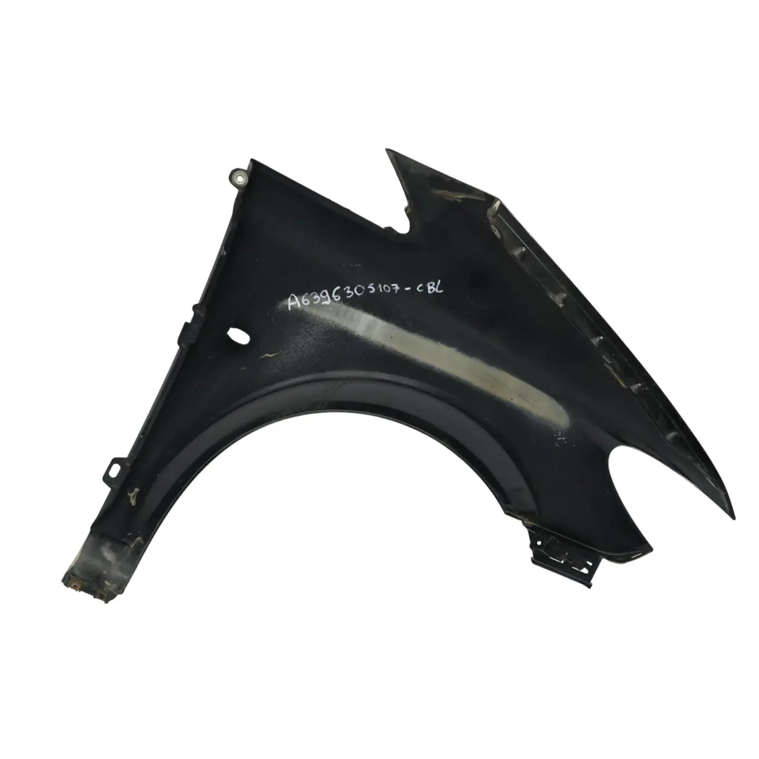 Błotnik Lewy Przedni Boczny Carbon Black Czarny - 040 do Mercedes Vito W639 o numerze A6396305107 Mercedes Vito W639 Błotnik Lewy Przedni Boczny Carbon Black Czarny - 040 - SKU A6396305107-CBL - Numer Części A6396305107